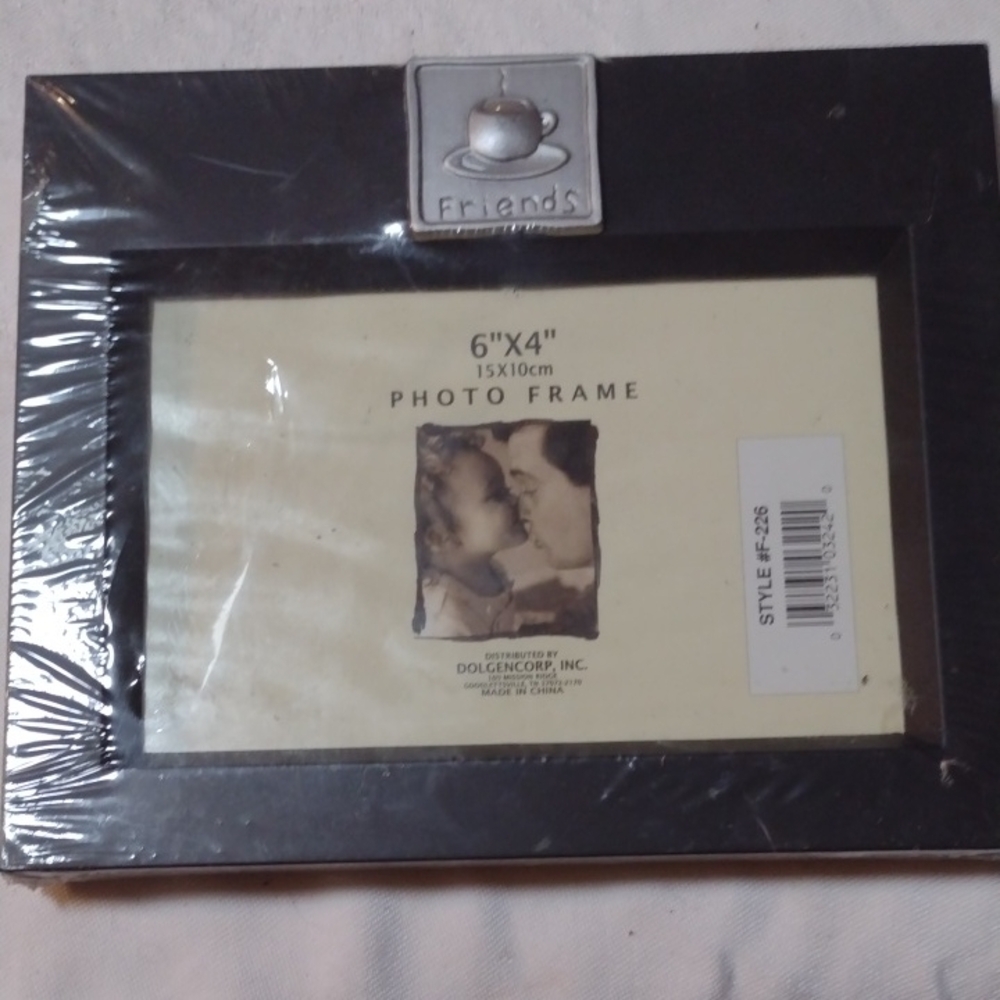 'Friends' Black Photo Frame with Silver Accent - 6x4